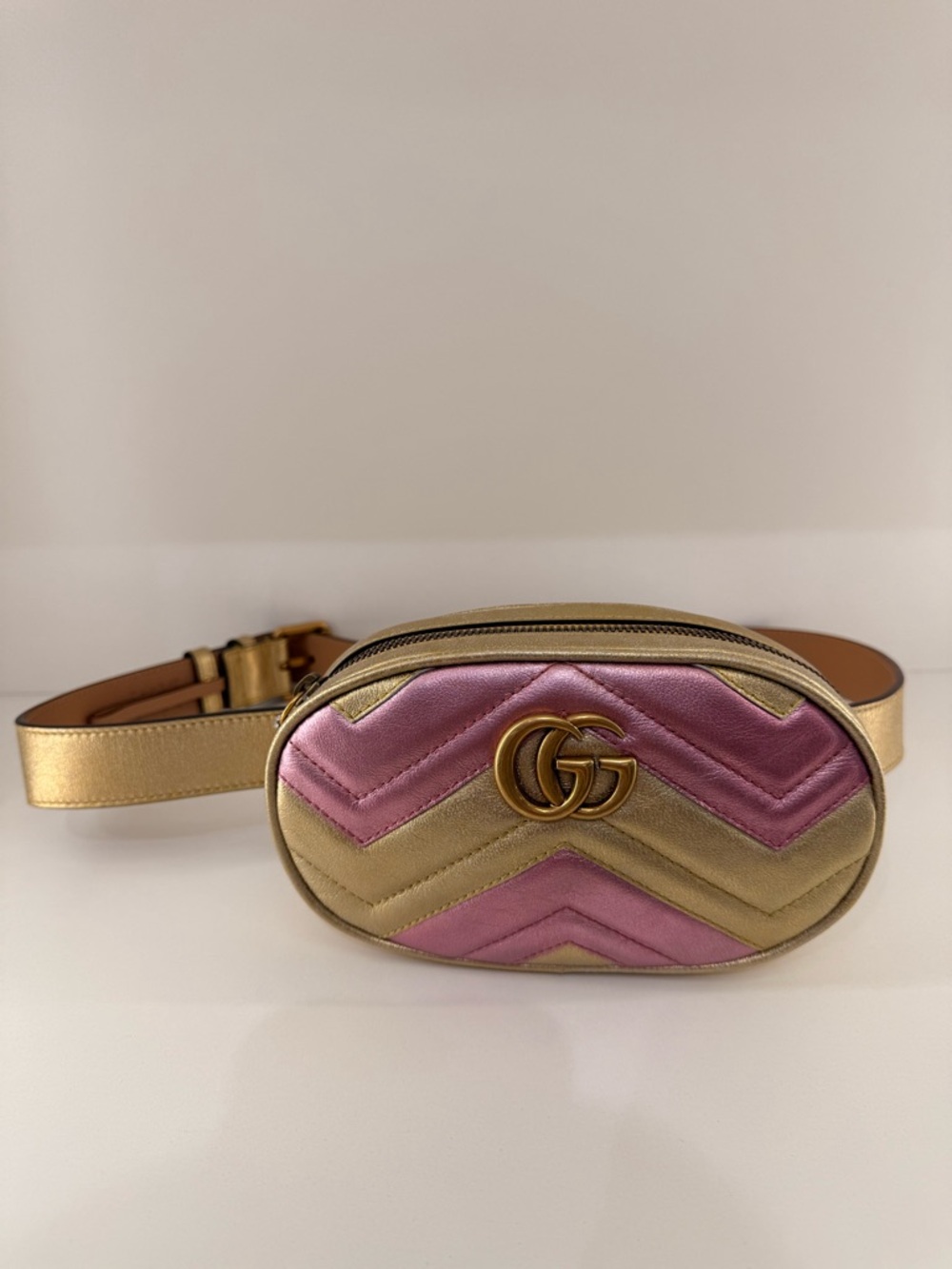 Pre Owned Gucci Leather Metallic Gold & Pink Marmont Chevron Beltbag 85-34"
